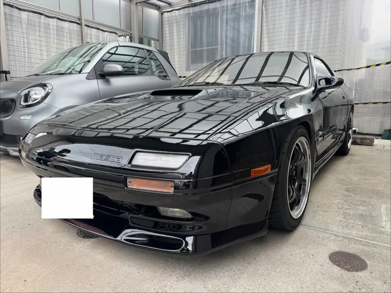 黒いマツダサバンナRX-7