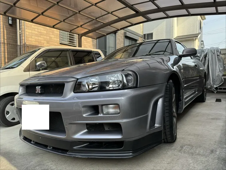 グレーの日産スカイラインGT-R Vスペック2